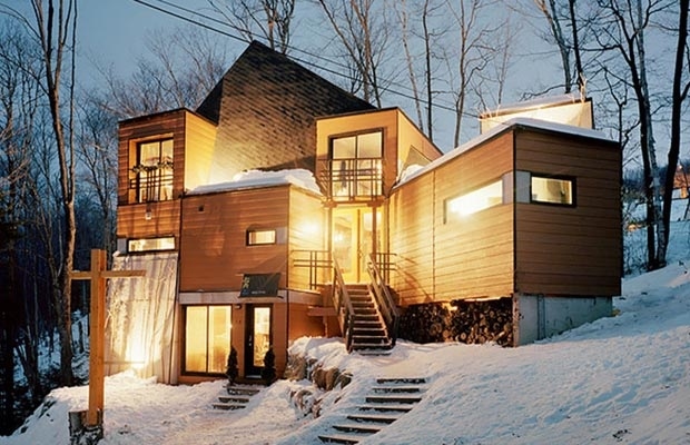 3. This cozy cabin is located in Quebec, Canada.