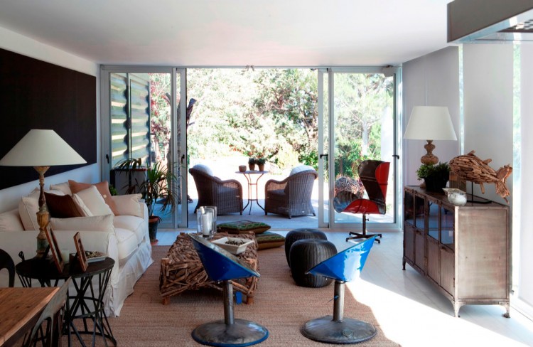 It's so colorful and spacious!